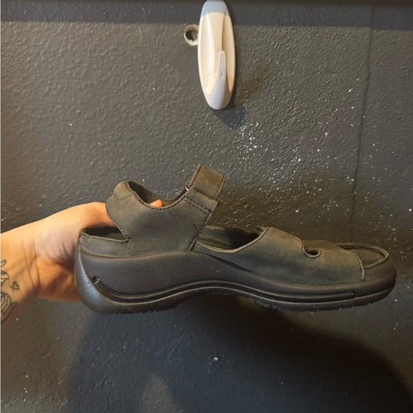 Dansko Black Green Leather Sandals with Adjustable Straps and Rugged Platform - Picture 6 of 8